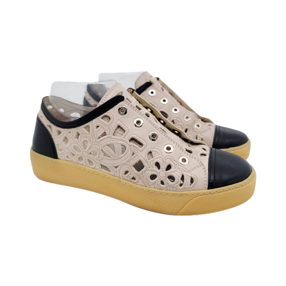 CHANEL Camellia Floral Laser Cut CC Low-Top Sneakers Cream Black 7/37 + COA - Picture 2 of 13